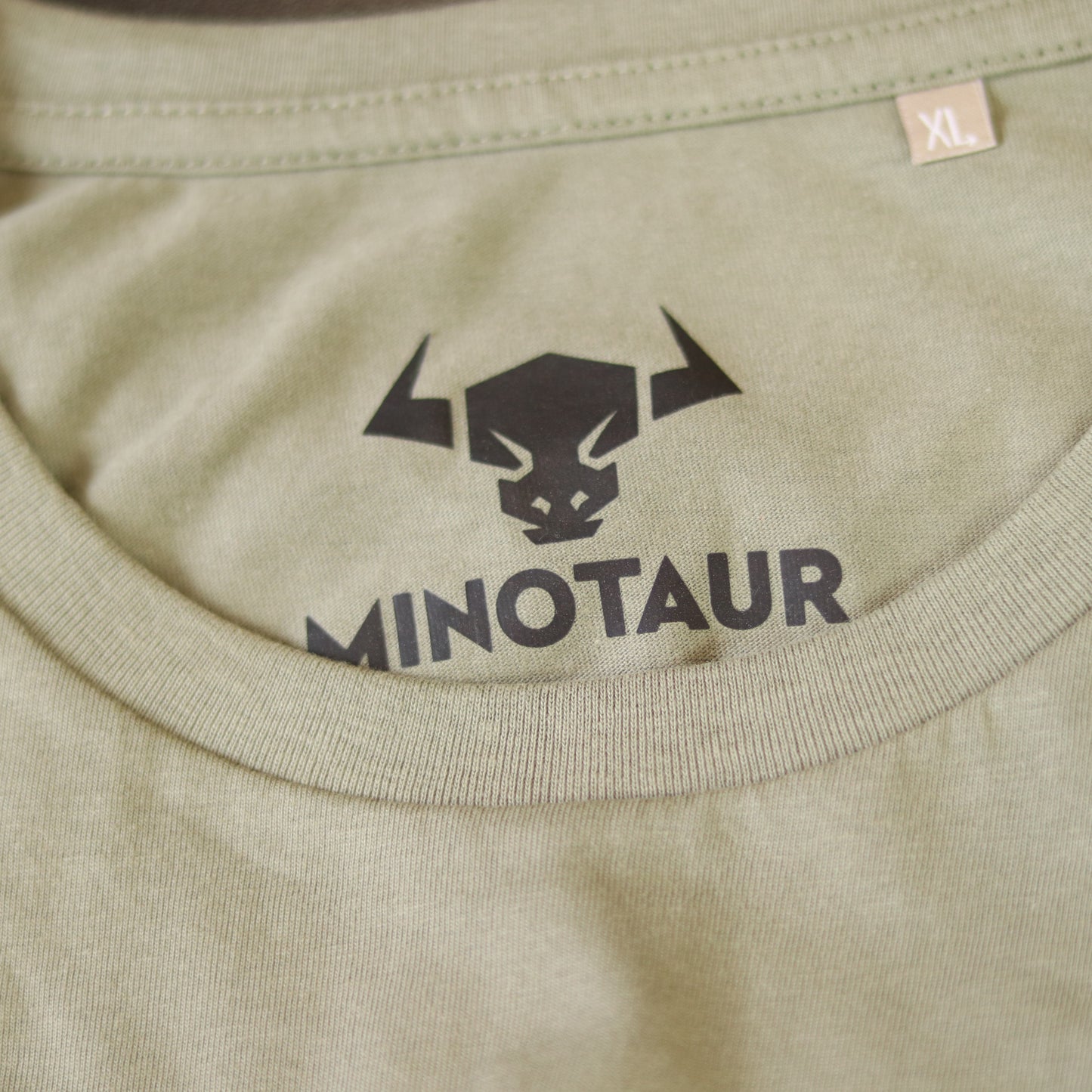 T-shirt brodé Minotaur vert