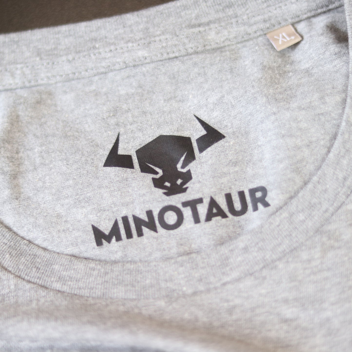 T-shirt brodé Minotaur gris chiné